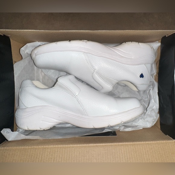 Nurse Mates Dove nursing shoes - Picture 1 of 11